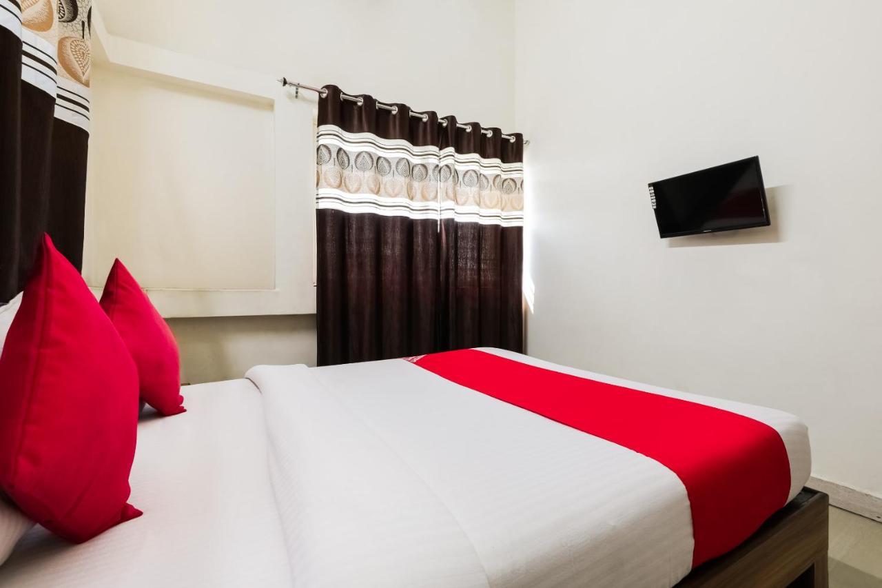Oyo 30524 Relax Hotel Indore